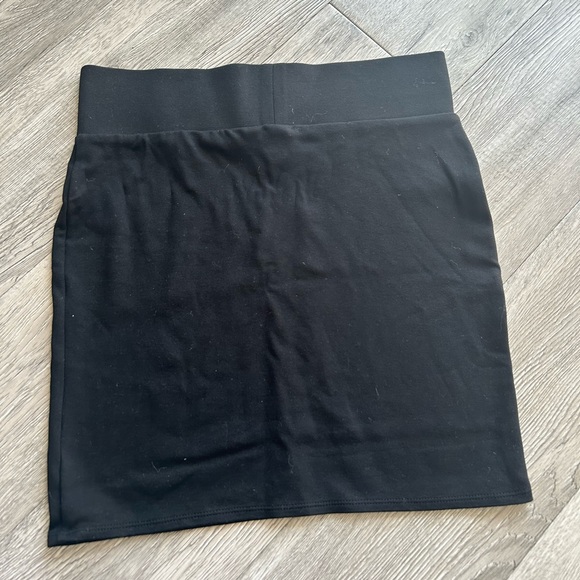 H&M Bodycon Skirt - Picture 3 of 3